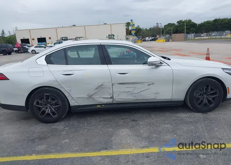 2026 BMW 530I xDrive из США, поврежденный, VIN WBA53FJ09TCW39573